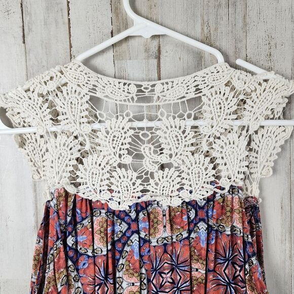 Umgee Lace Embellished Tile Print Top Size Medium - Picture 6 of 7
